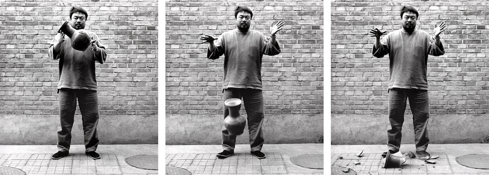 Ai Weiwei, Dropping a Han Dynasty Urn, 1995. Courtesy Guggenheim Bilbao