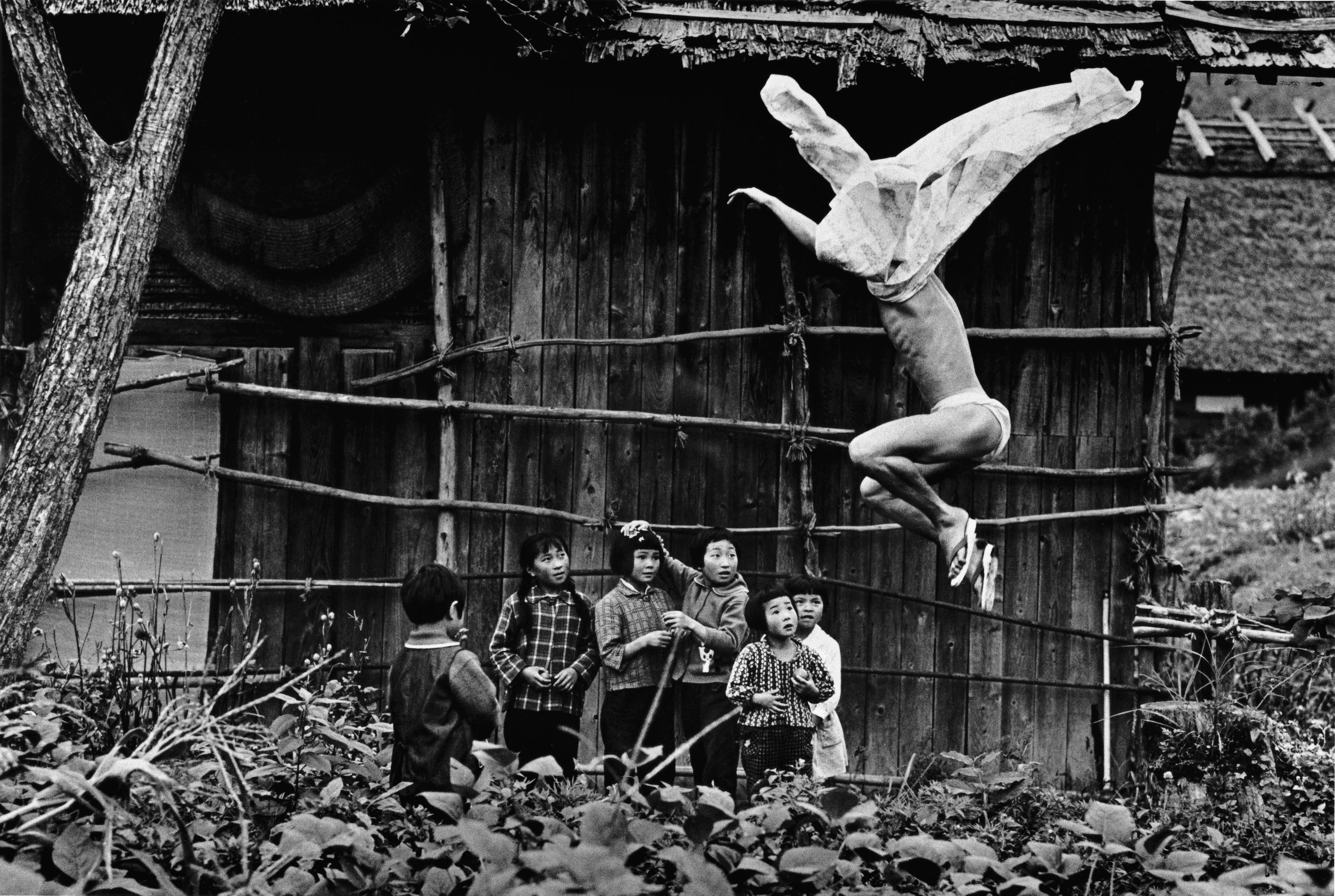 Eikoh Hosoe, Kamaitachi 17 (1965) Â© Galerie Jean-Kenta Gathier, Paris 