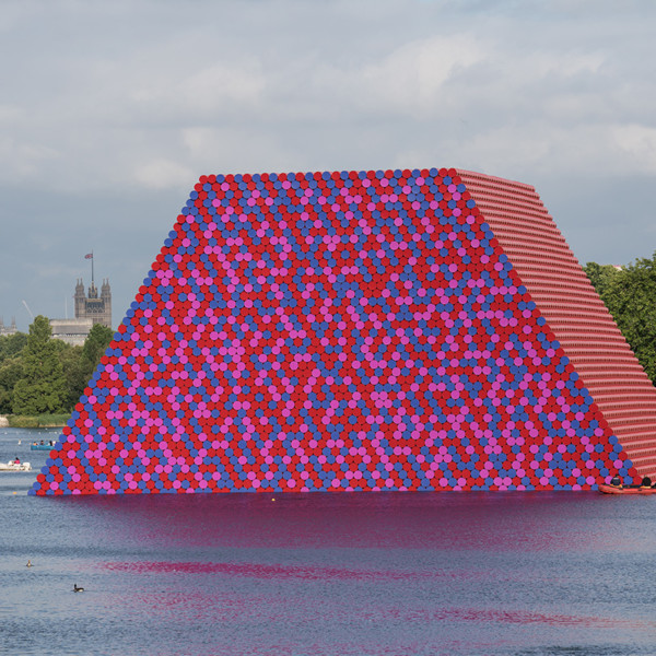 The London Mastaba - The London Mastaba, Serpentine Lake, Hyde Park ...