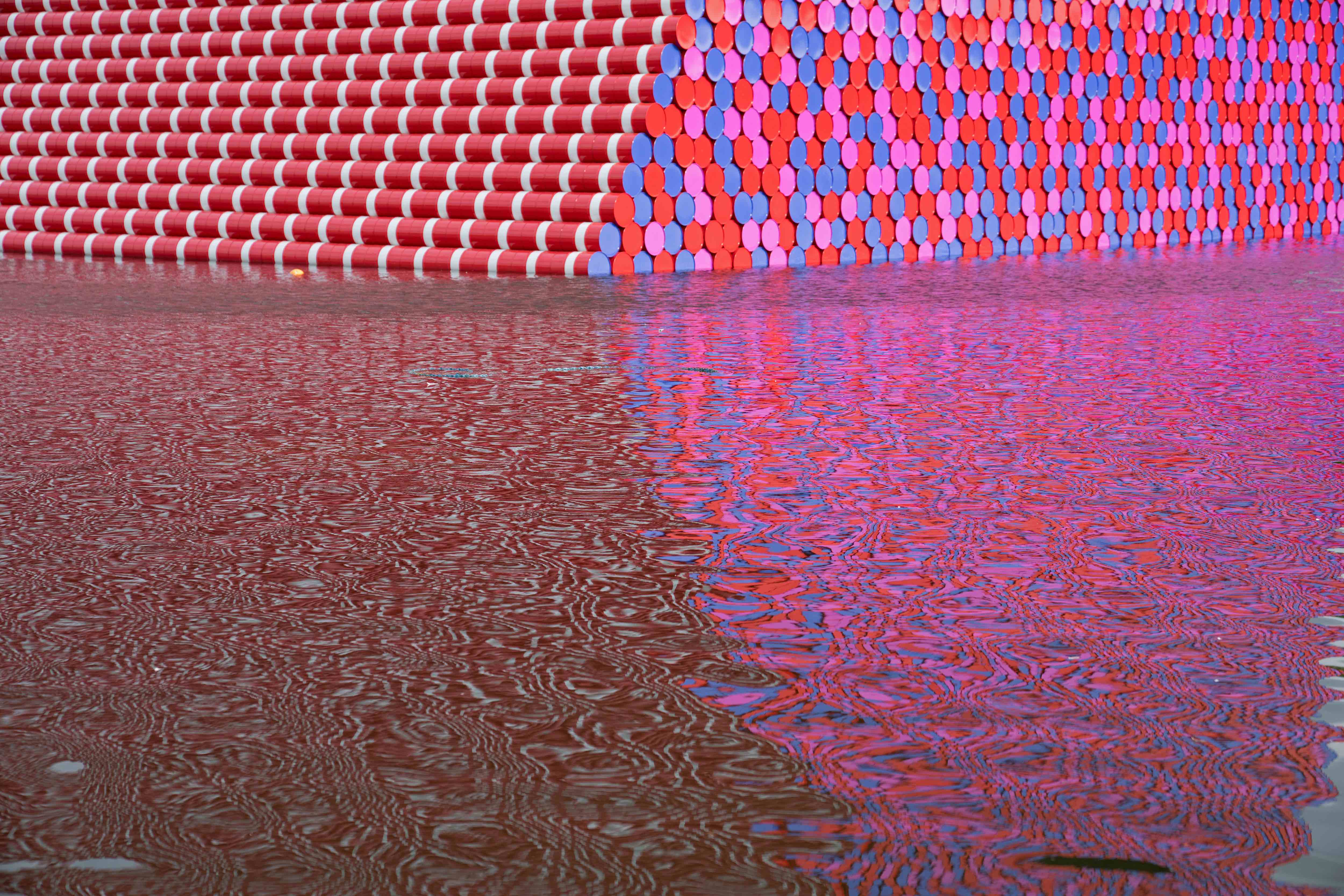 The London Mastaba, Serpentine Lake, Hyde Park, 2016-18, photo: Wolfgang Volz, Â© 2018 Christo