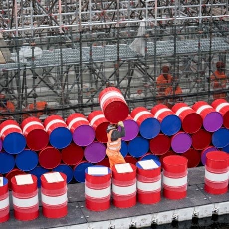 Workers installing barrels on the vertical side of the London Mastaba, May 2018, photo: Wolfgang Volz