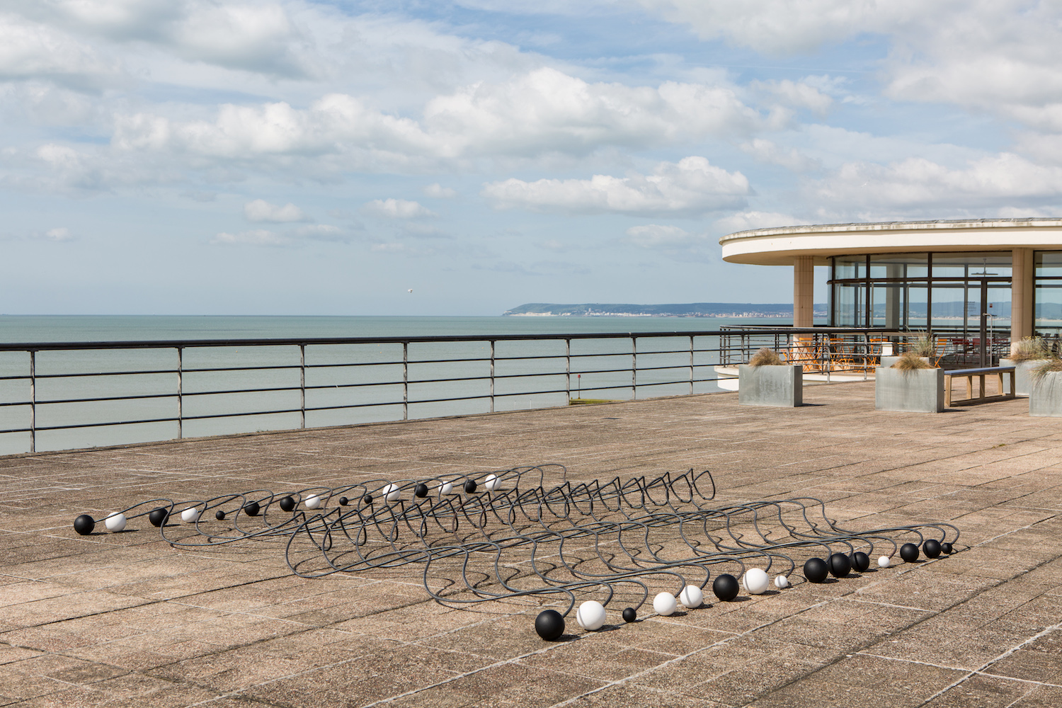 Installation view of 'Alison Wilding: Right Here and Out There' at the De La Warr Pavilion. Courtesy the artist and Karsten Schubert London. Photo © Rob Harris.