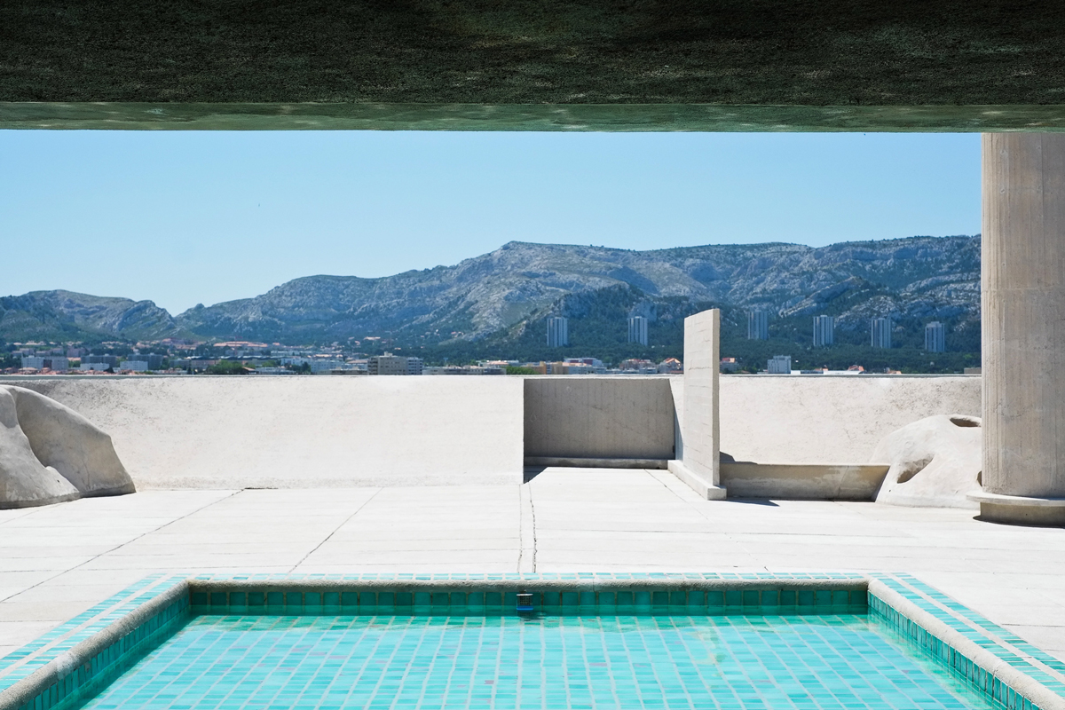 Rooftop Pool at Le Corbusier's CitÃ© Radieuse Â©Pixabay