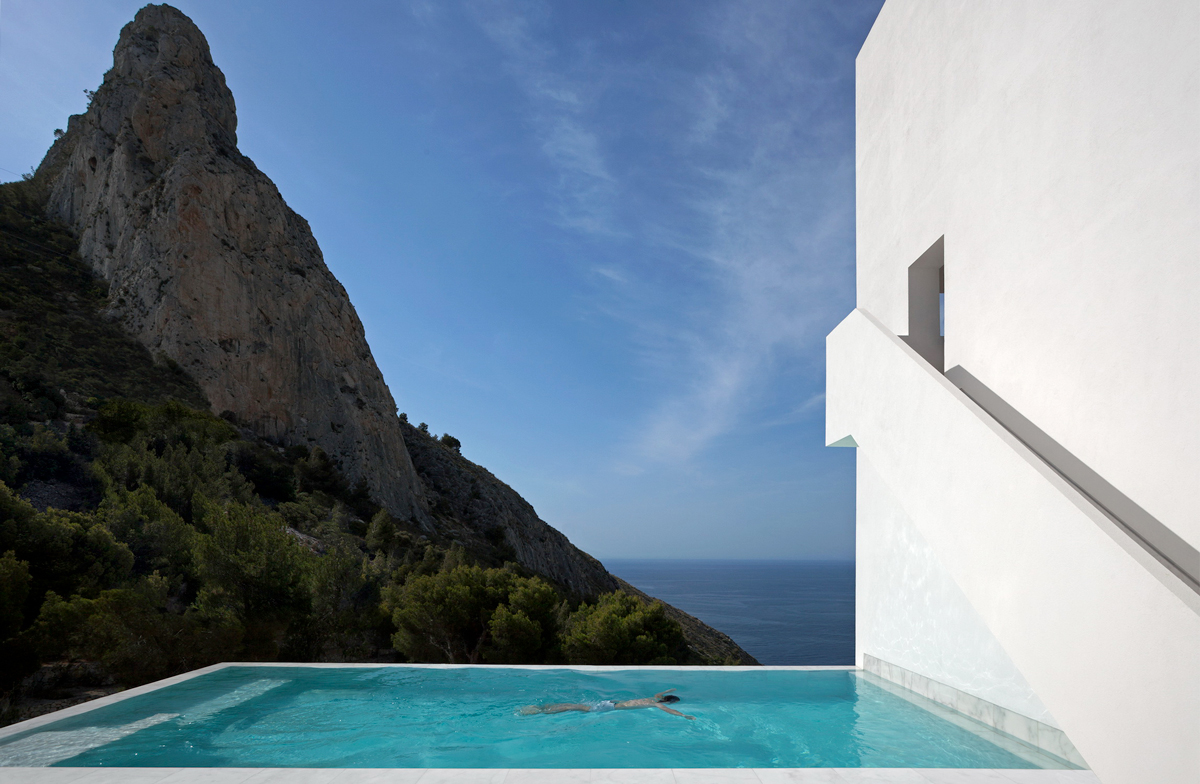 Diego Opazo, House on the cliff. Â© Architecture FRAN SILVESTRE ARQUITECTOS