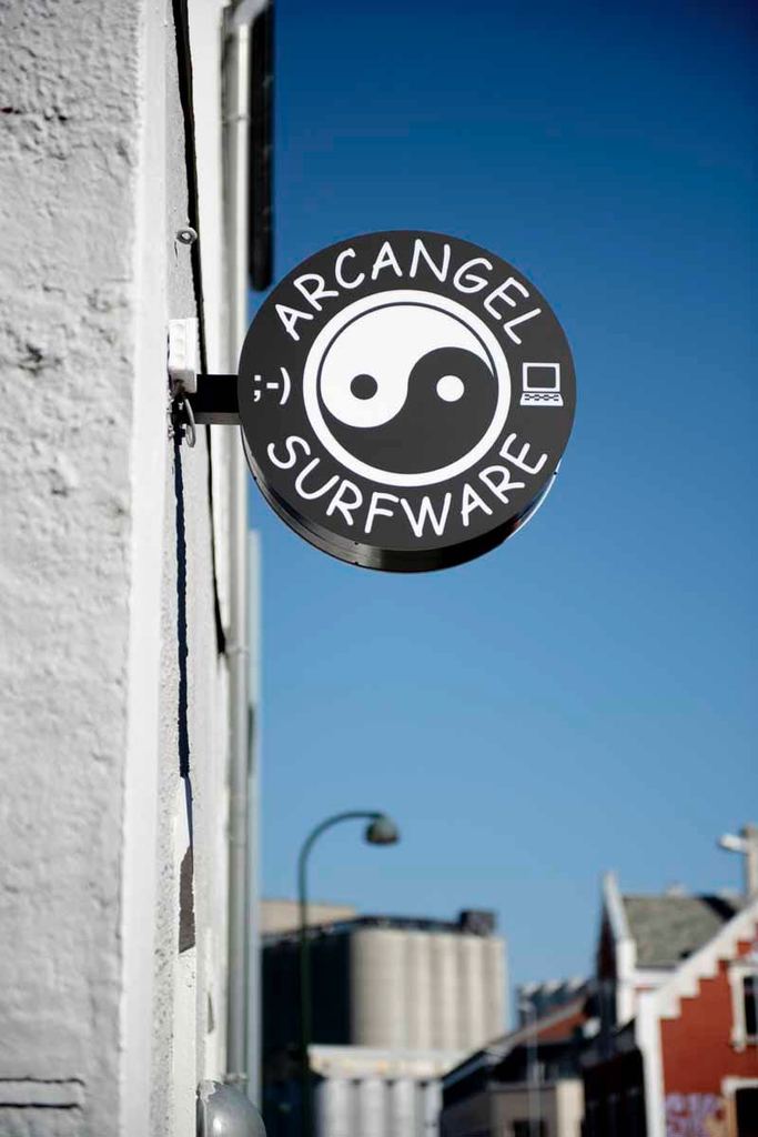 Cory Arcangel, Arcangel Surfware Flagship store in Norway