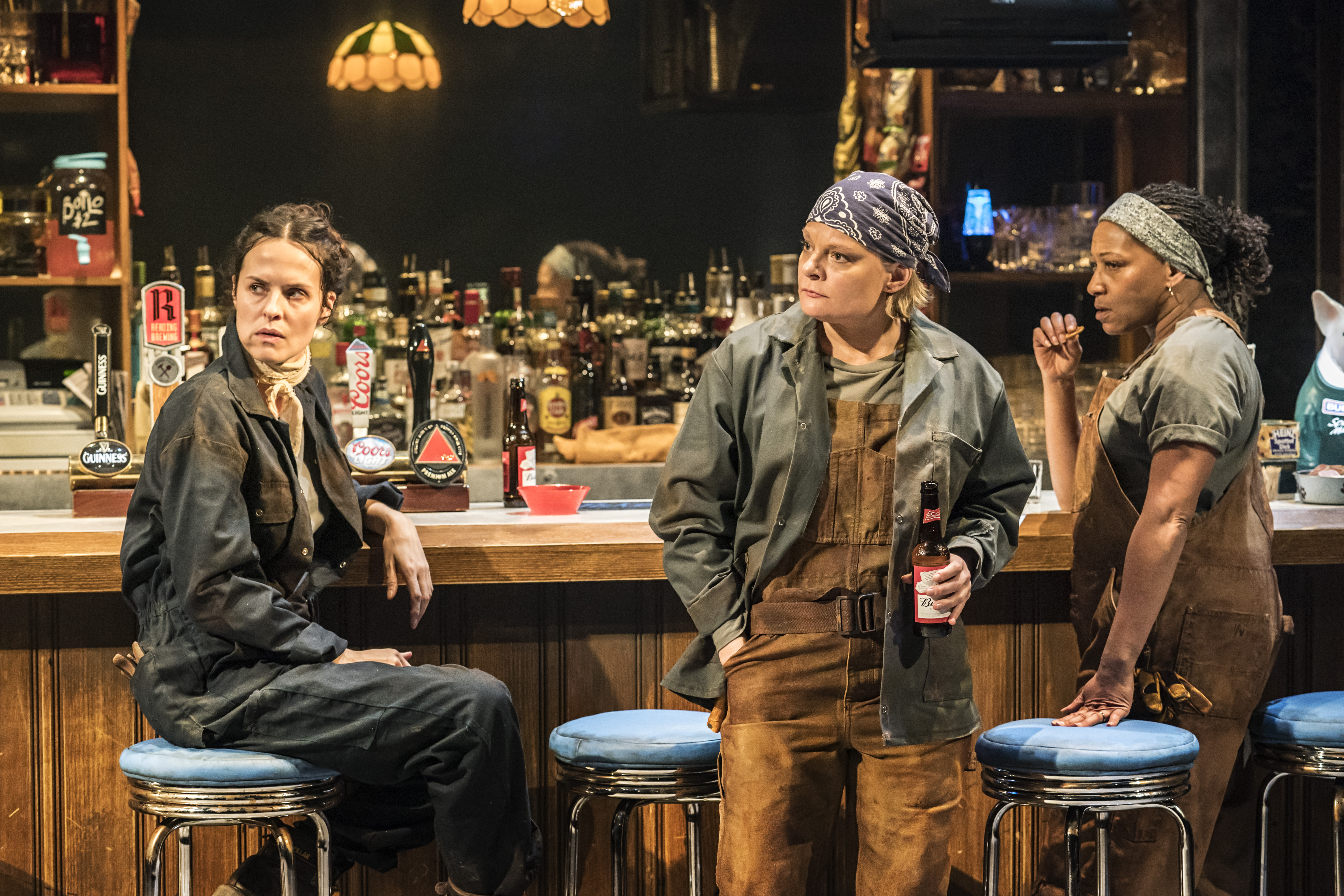 Leanne Best (Jessie), Martha Plimpton (Tracey), Clare Perkins (Cynthia) in Sweat at the Donmar Warehouse directed by Lynette Linton, designed by Frankie Bradshaw. Photo Johan Persson.