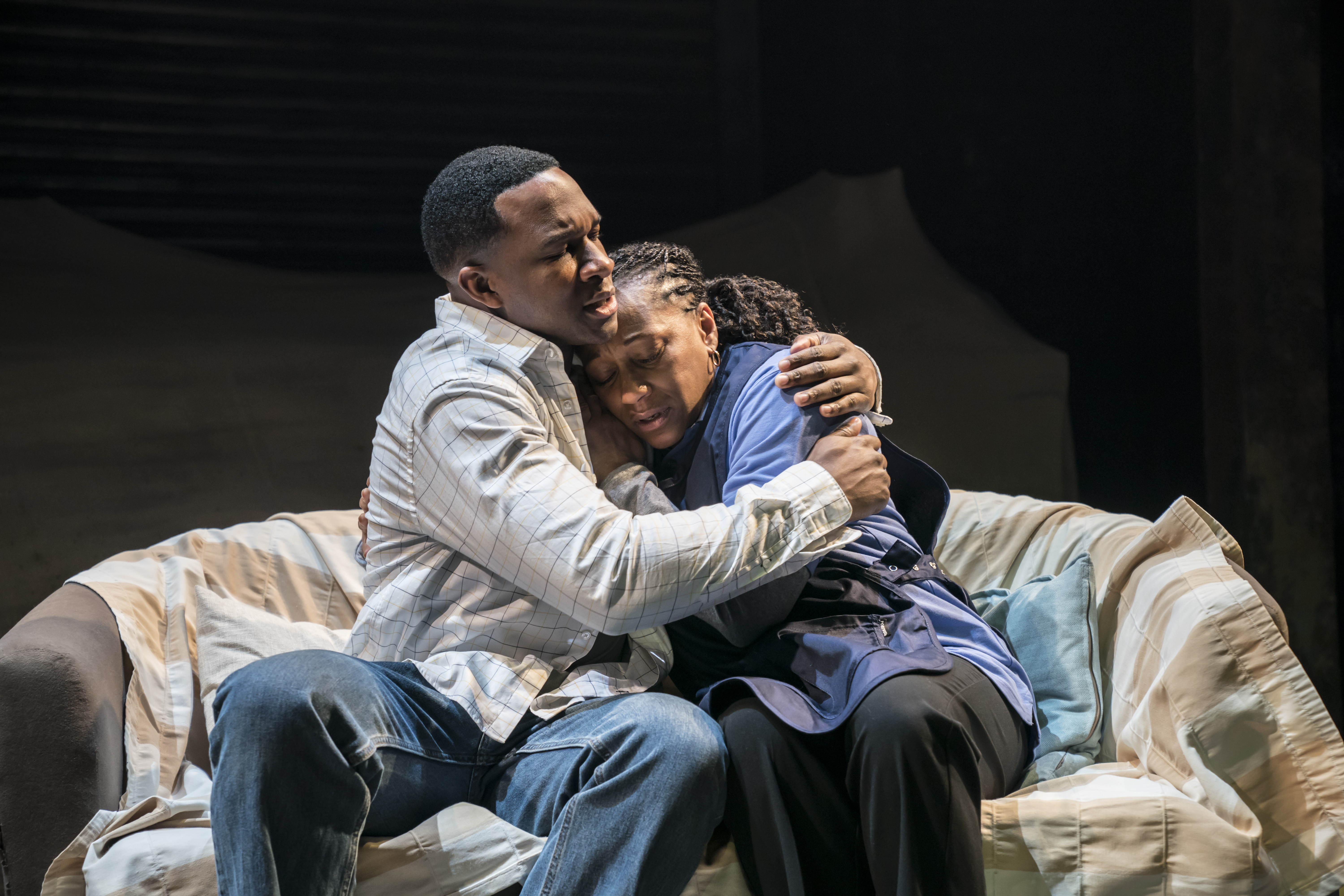 Osy Ikhile (Chris) and Clare Perkins (Cynthia) in Sweat at the Donmar Warehouse directed by Lynette Linton, designed by Frankie Bradshaw. Photo Johan Persson