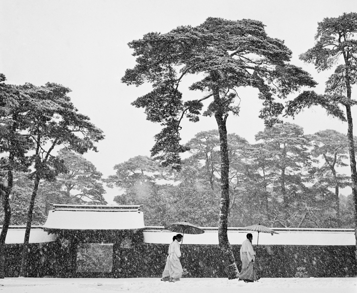 Werner Bischof, Snow Meiji Shrine. Courtesy Bildhalle