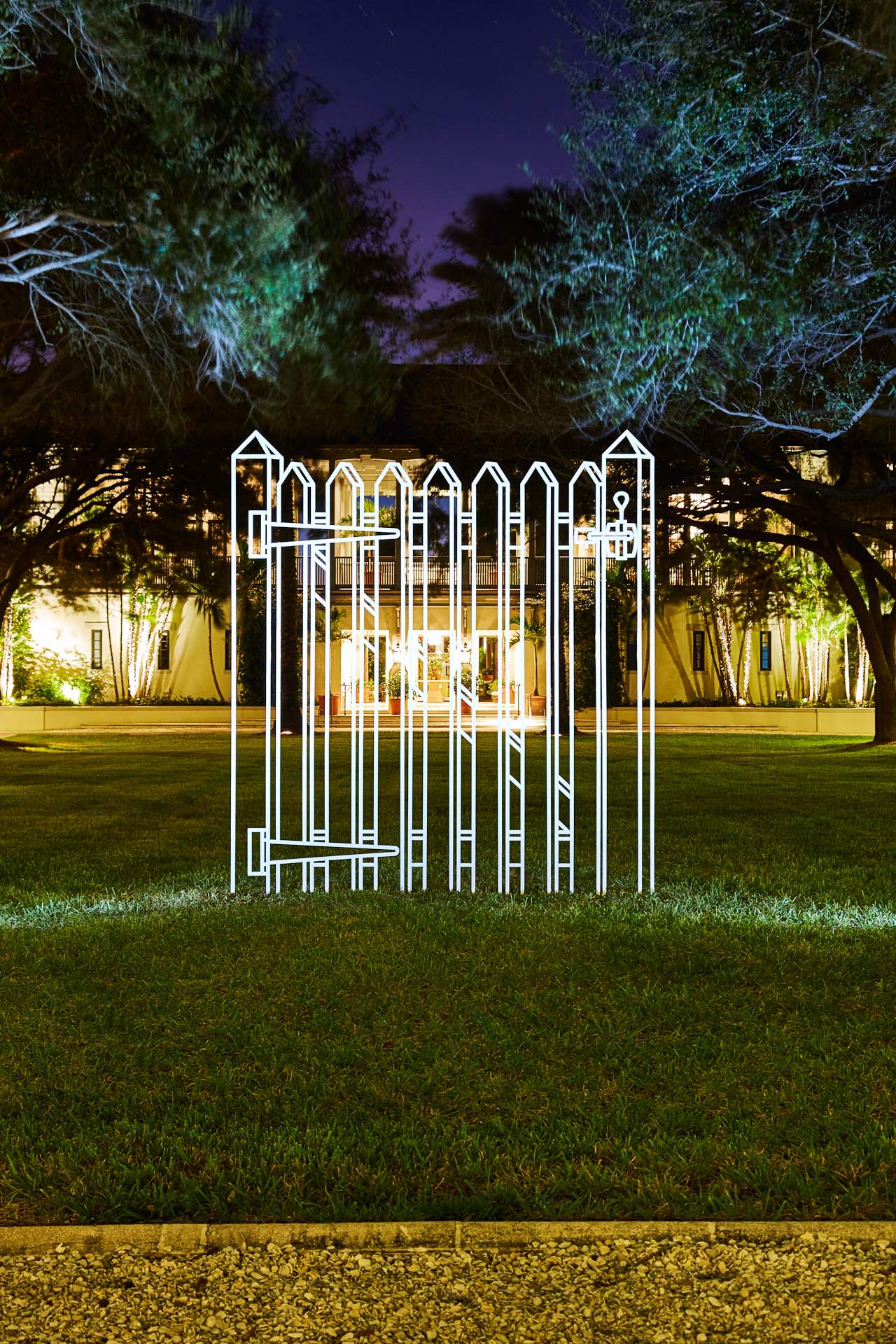 Gate (white), 2011, Â© Michael Craig-Martin Courtesy of the artist and Gagosian Photo: Aric Attas