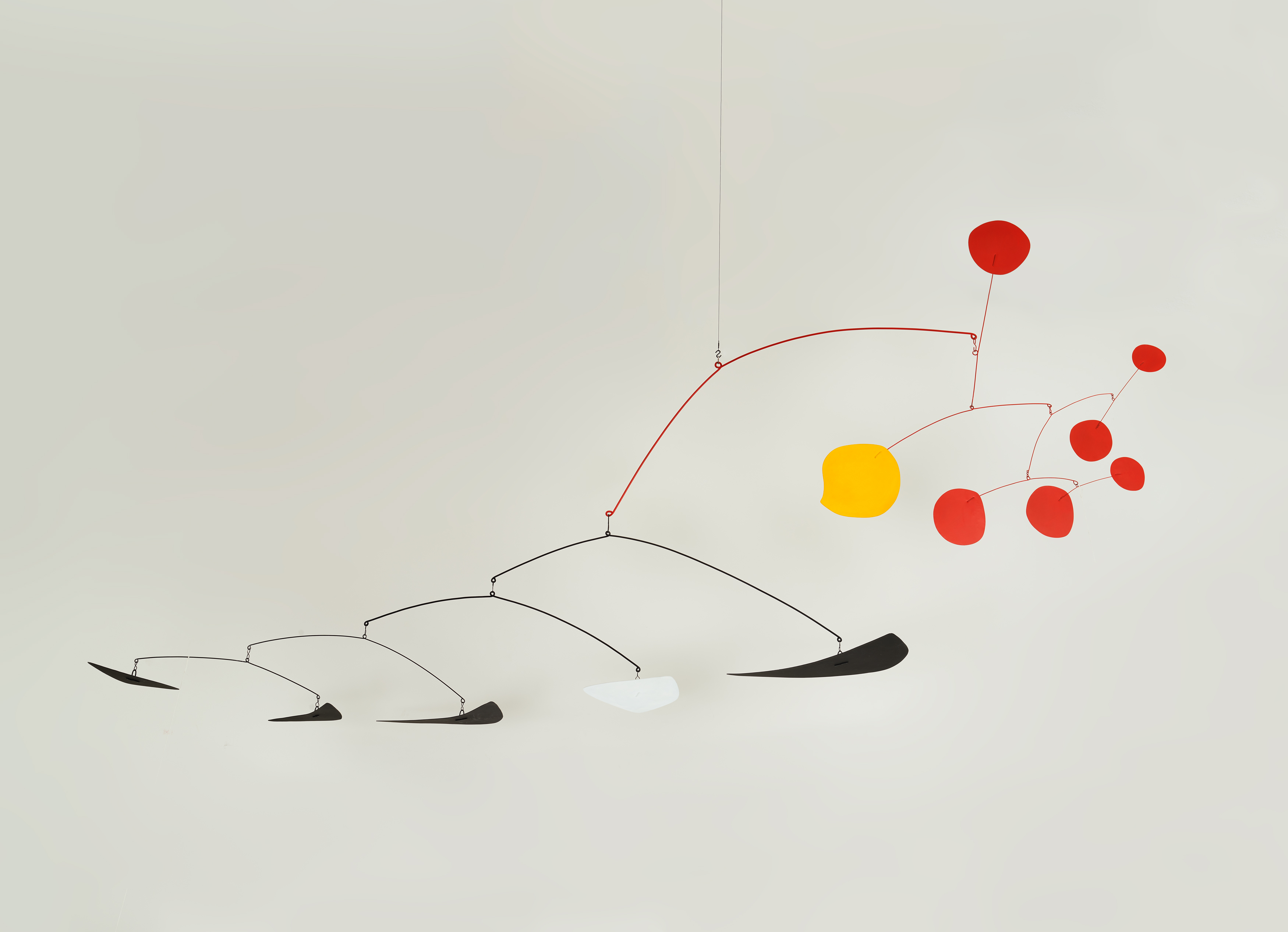 Alexander Calder. Guava, 1955 Â© 2019 Calder Foundation, New York / VEGAP, Santander. Photo: Tom Powel Imaging