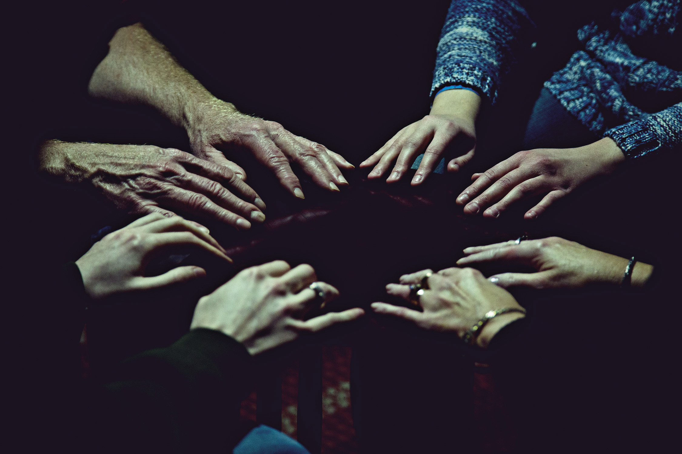 Table-tipping workshop with mediums Reverend Jane and Chris Howarth, Erie, Pennsylvania, 2014. From SÃ©ance by Shannon Taggart