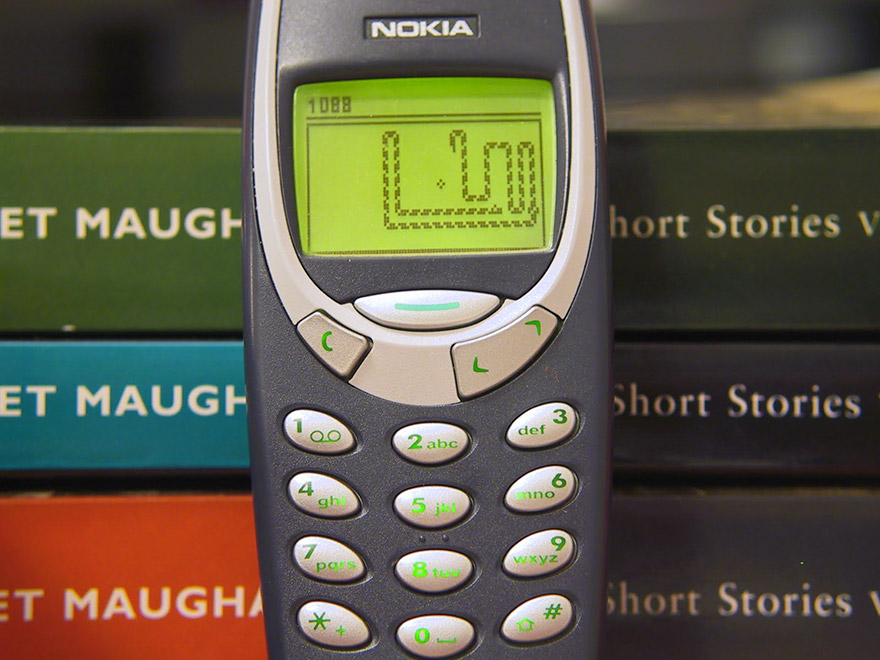 Giant NOKIA PHONE with SNAKE Game - AE&ES