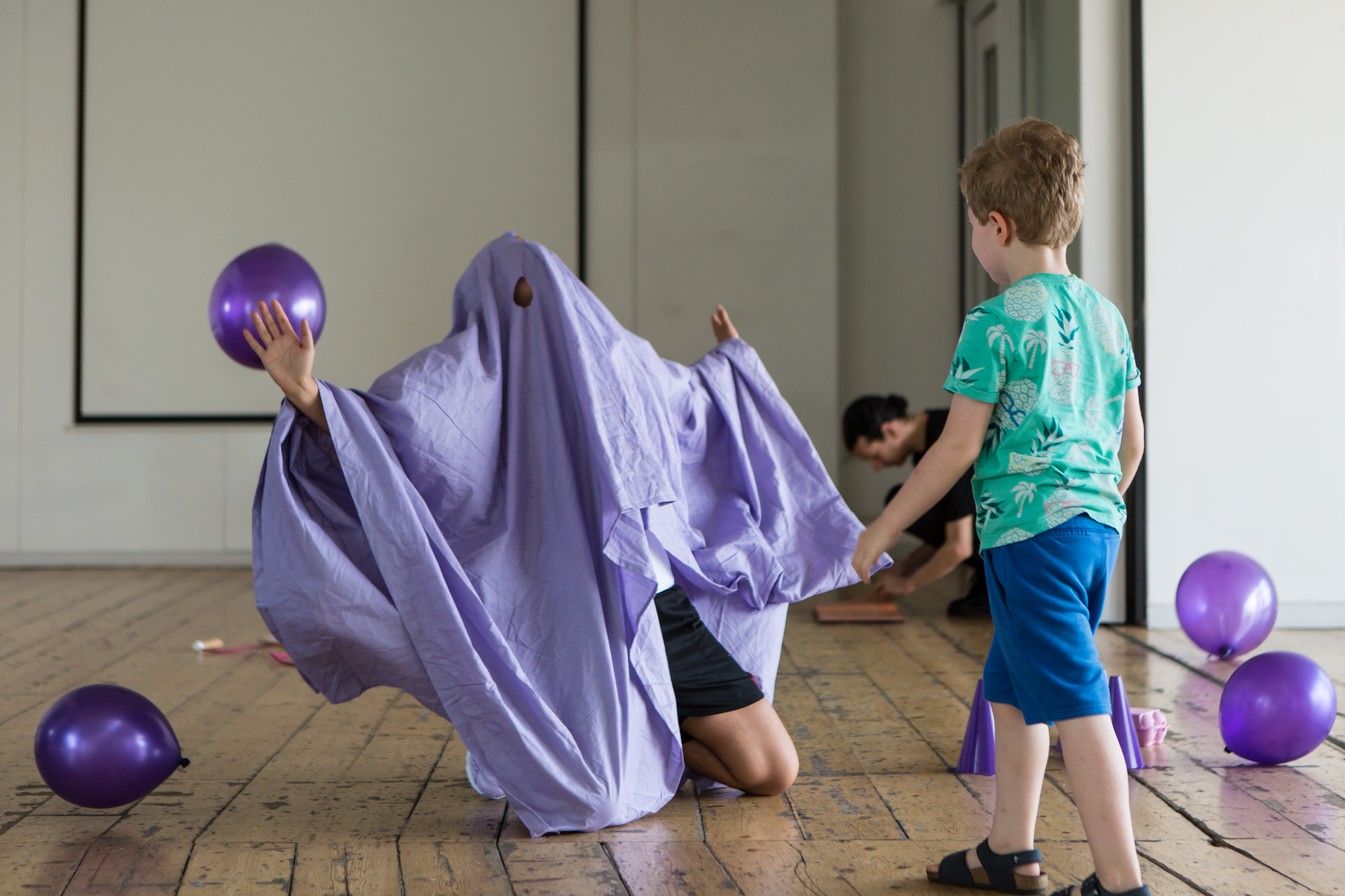 Jessie McLaughlin, Live Art for Children and Families.Photo by Rob Harris, courtesy of Whitechapel Gallery