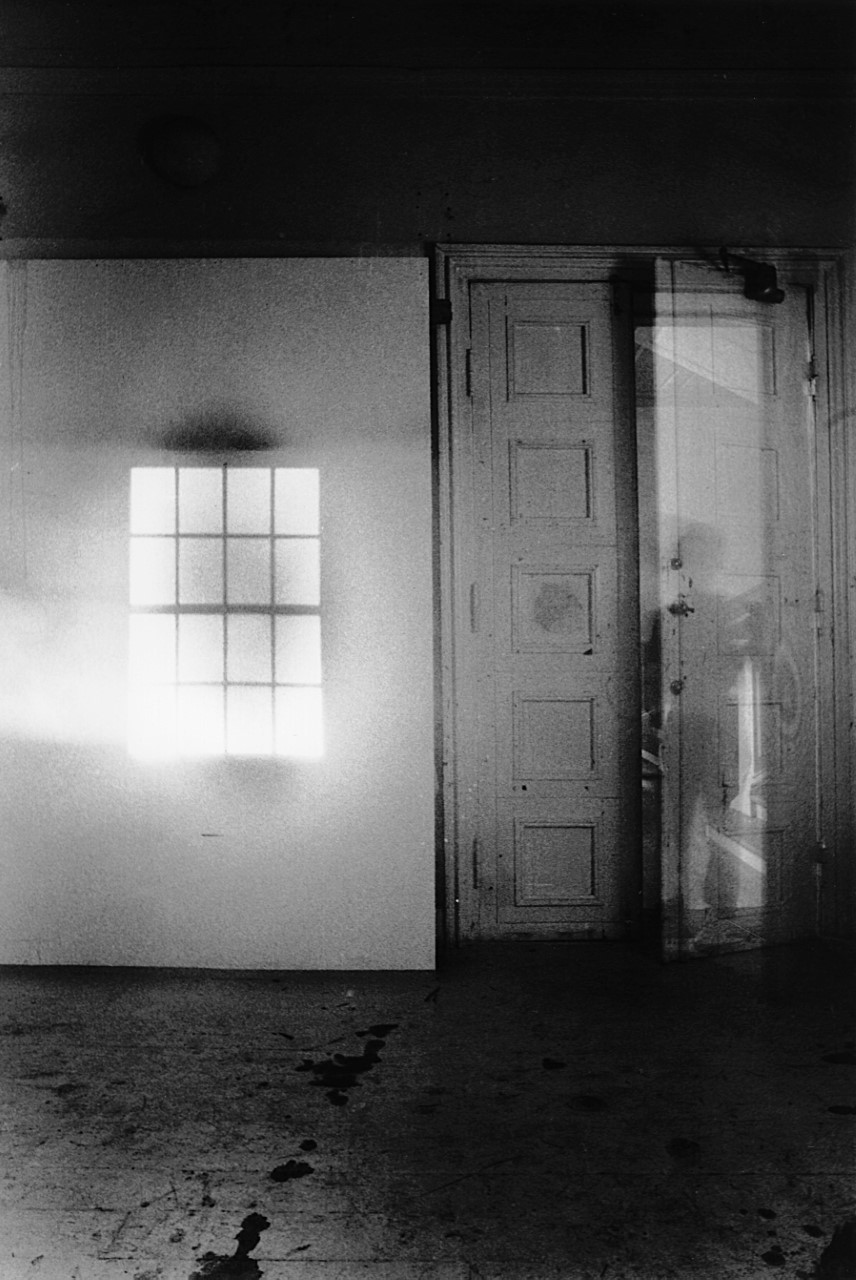 Olafur Eliasson, Window projection, 1990. Photo: Olafur Eliasson the artist; neugerriemschneider, Berlin; Tanya Bonakdar Gallery, New York / Los Angeles © 1990 Olafur Eliasson