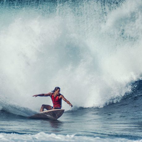 Shaun Tomson, Pipeline, Oahu, Hawaii 1977 – Photo c. Jeff Divine