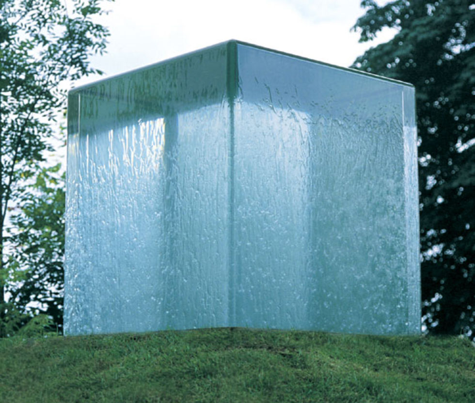 Куб поместили в воду. Куб для воды. Стеклянный куб с водой. Куб воды в метрах. Фонтан куб.