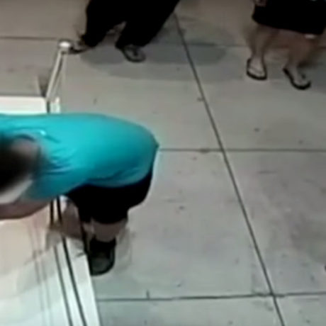 Screenshot of the 12-year-old boy who fell and punched a hole in a painting in a museum in Taiwan in 2015