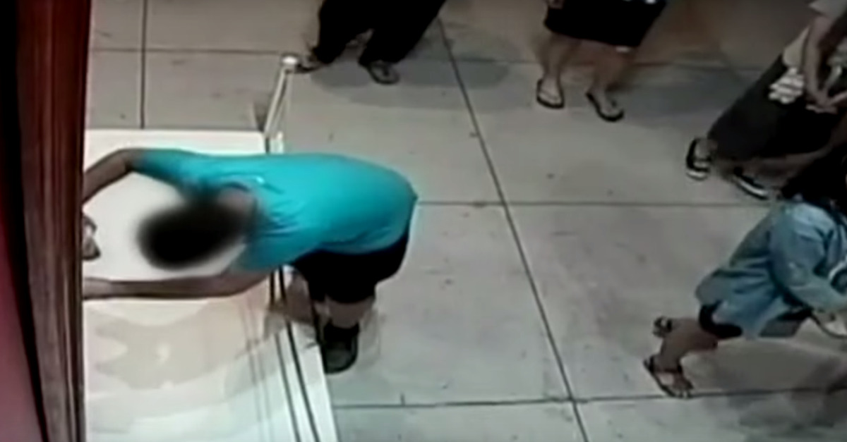 Screenshot of the 12-year-old boy who fell and punched a hole in a painting in a museum in Taiwan in 2015