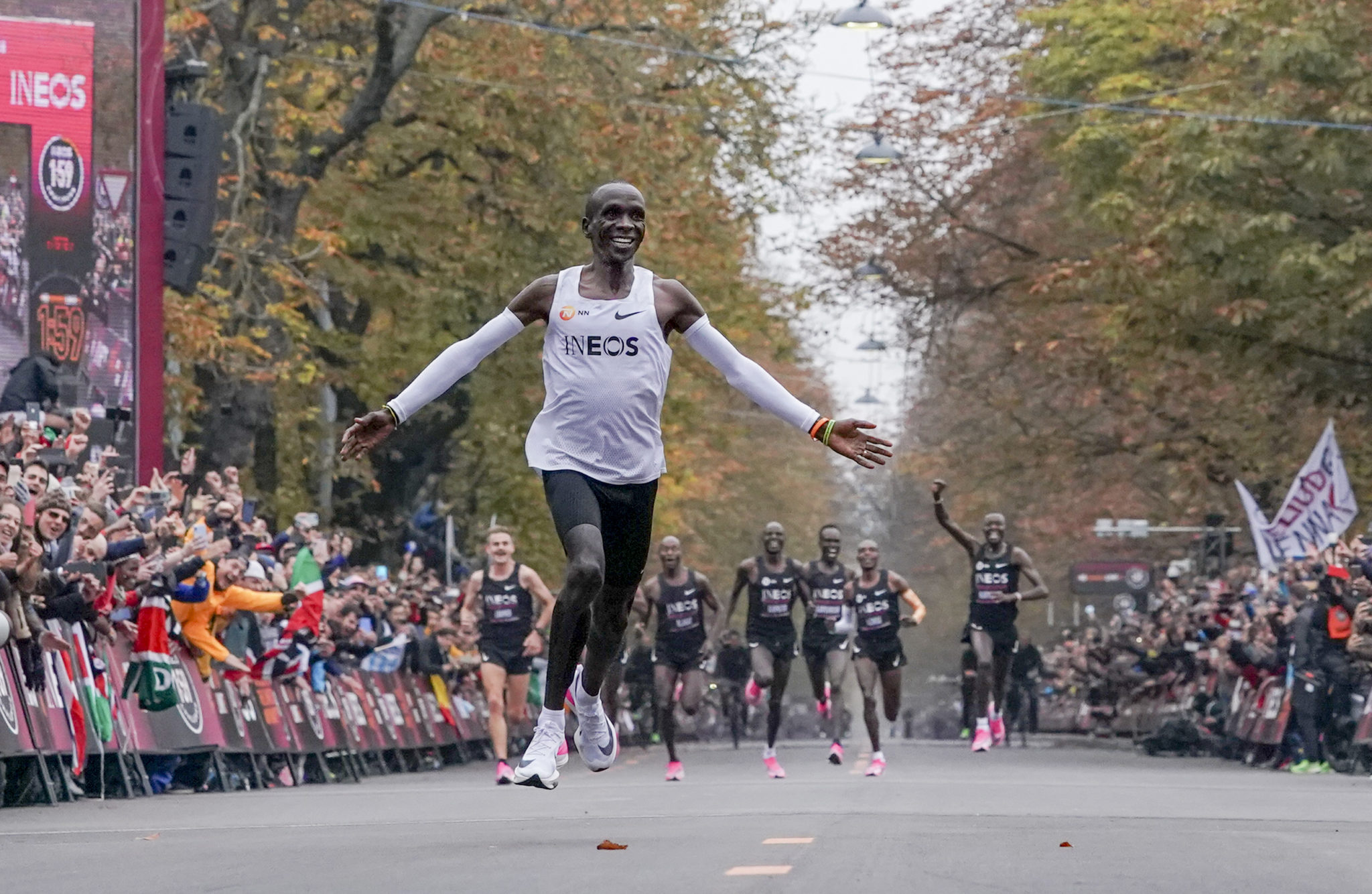 kipchoge marathon running shoes