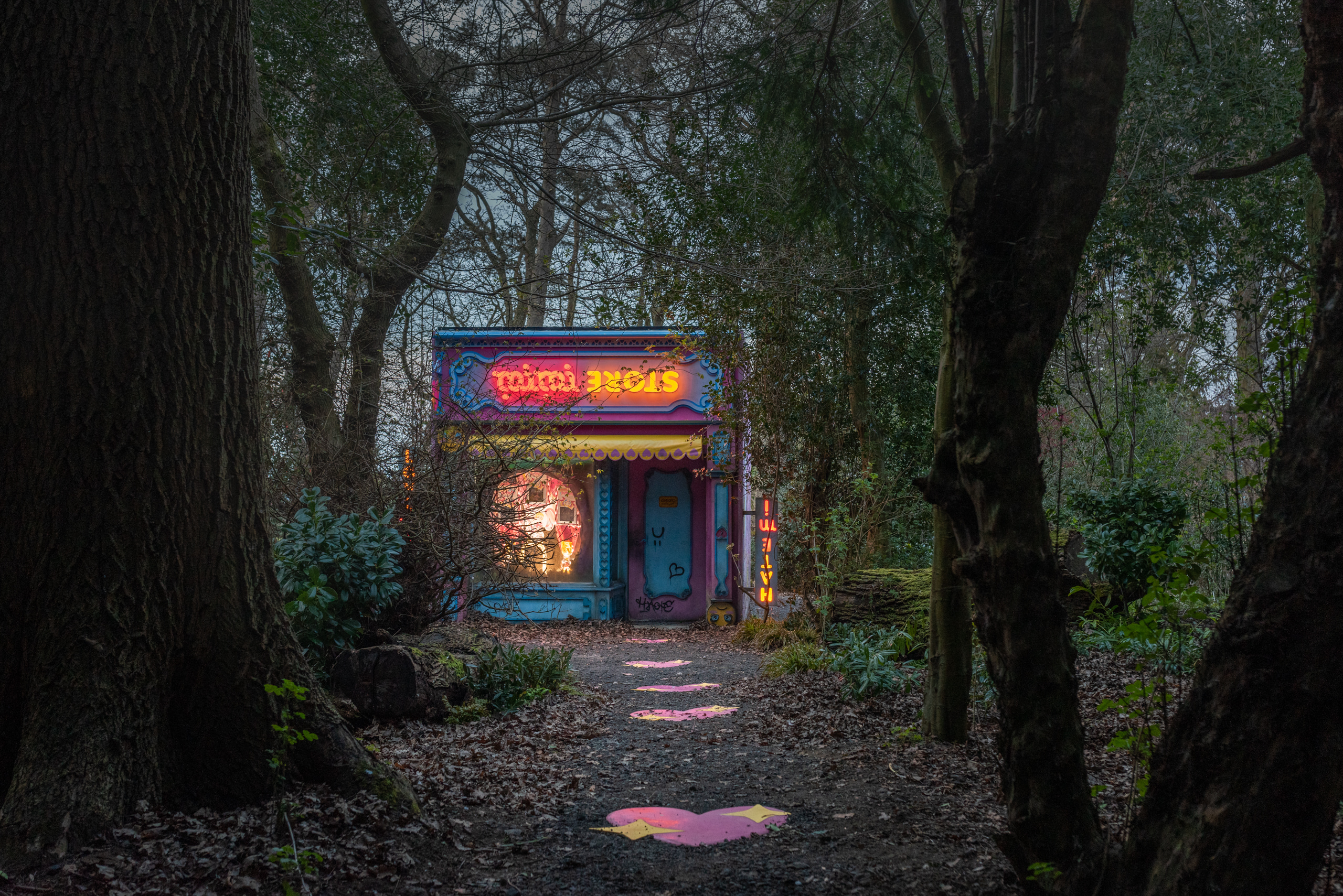 upside mimi ᴉɯᴉɯ uʍop, Rachel Maclean, 2021. Image, Amelia Claudia, courtesy, Jupiter Artland