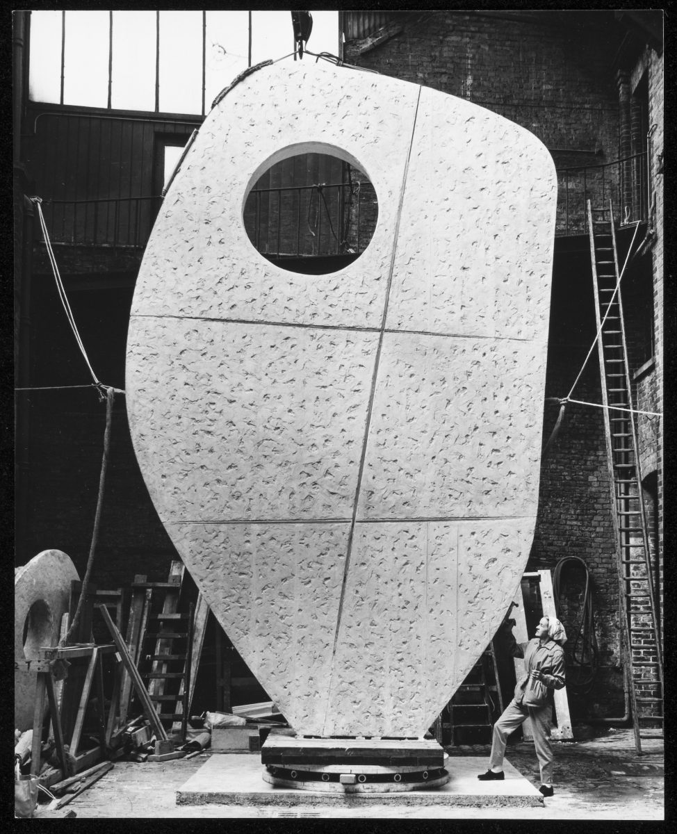 Barbara Hepworth with the plaster Single Form at the Morris Singer Foundry, 1963. Photo: Morgan Wells