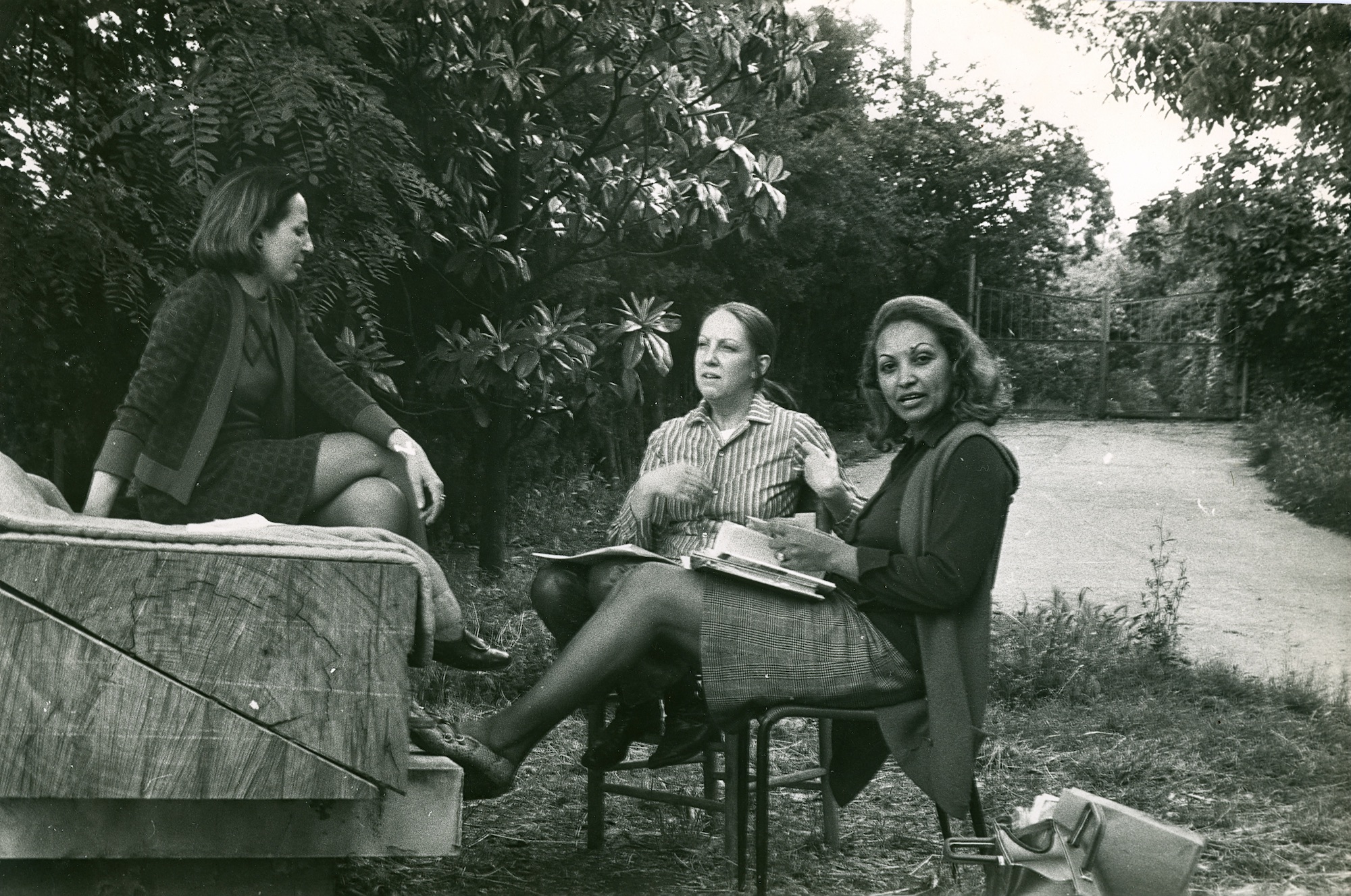 Carla Accardi, Carla Lonzi and Elvira Banotti in Rome in 1970, photo taken by Pietro Consagra © Archivio Pietro Consagra, Milano