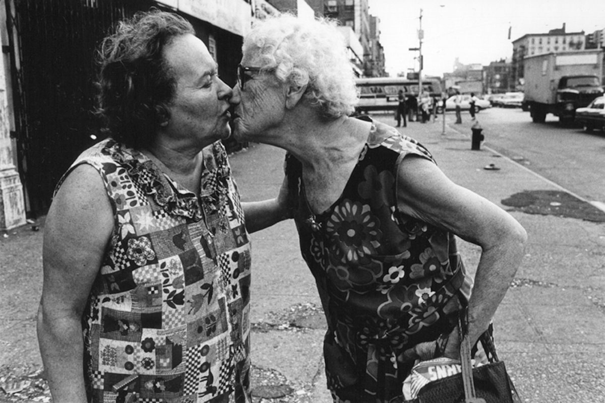 Image 8 Gottfried Mommie and Bubbie Kissing SM