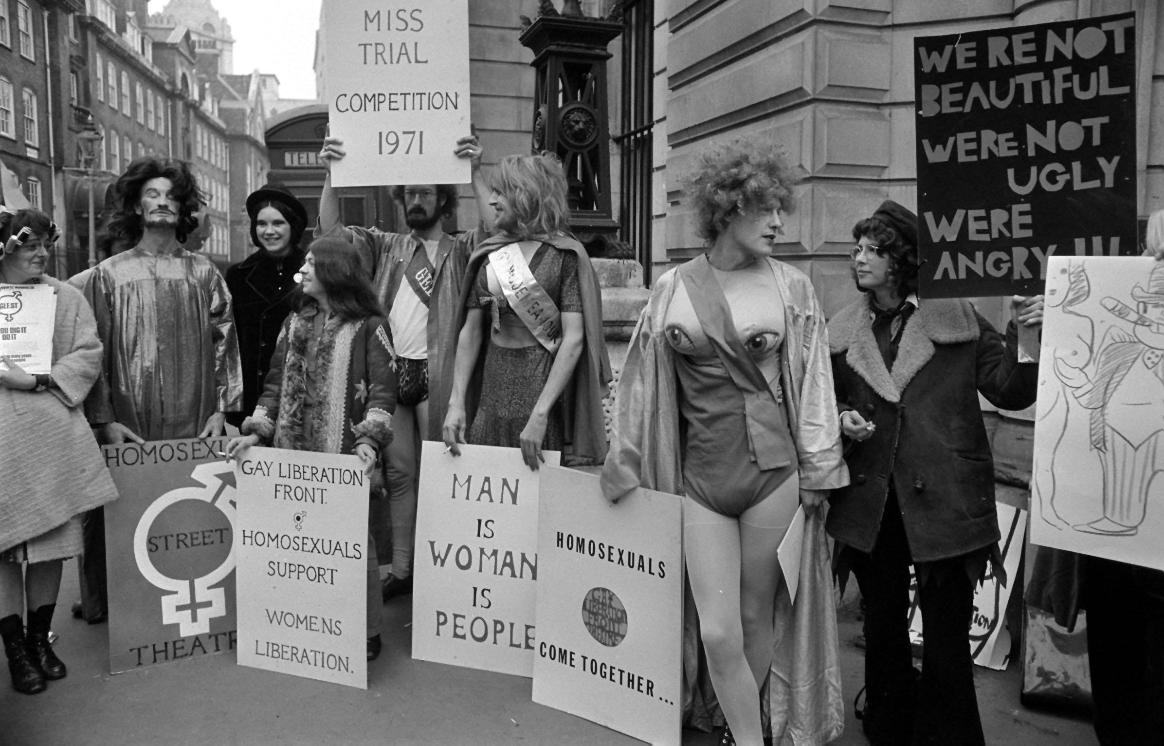 Members of the Gay Liberation Front demonstrating outside Bow Street Magistrates Court in 1971, supporting Womenâ€™s Liberation on trial for protesting Miss World Competition Â© PA Images / Alamy Stock Photo